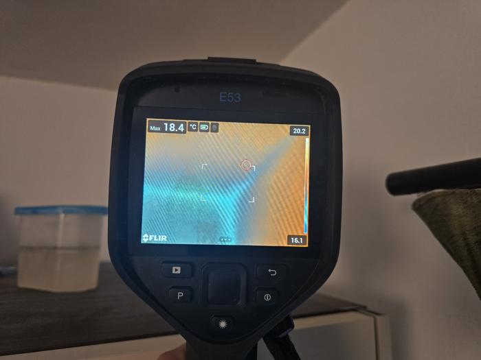 Rilievo con termocamera FLIR su un angolo freddo